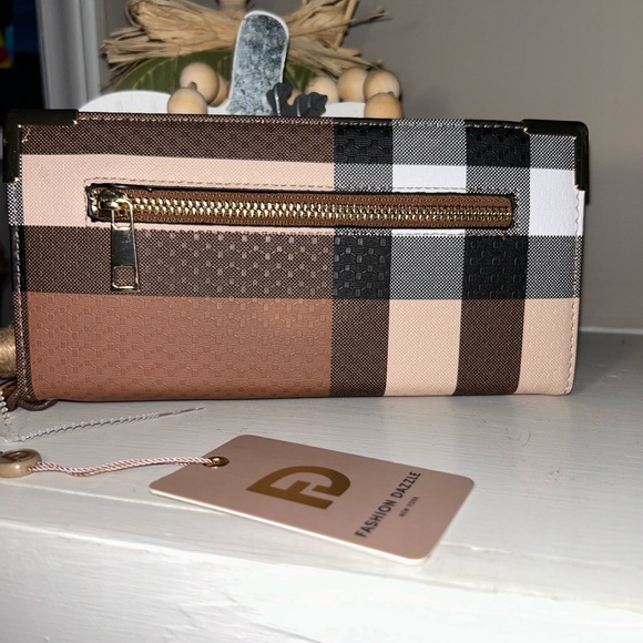 New Fashion Dazzle Wristlet/wallet NWT - Picture 2 of 7